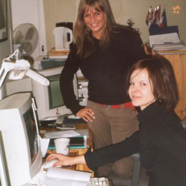 Projektijuhid Leen Kadakas ja Marion Pajumets jaanuaris 2003