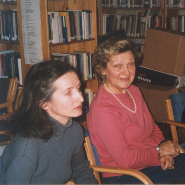 Projektijuht Eha Reitelmann ja ENUTi direktori kohusetäitja, vabatahtlik Ilvi Jõe-Cannon Jaan 2003